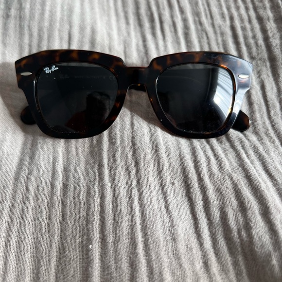 Ray-Ban Sunglasses - Picture 2 of 6